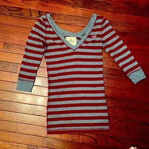 3/4 length grey and maroon striped shirt